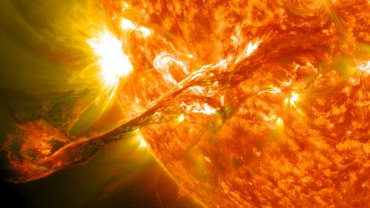 На Солнце произошел мощный выброс: NASA опубликовало видео