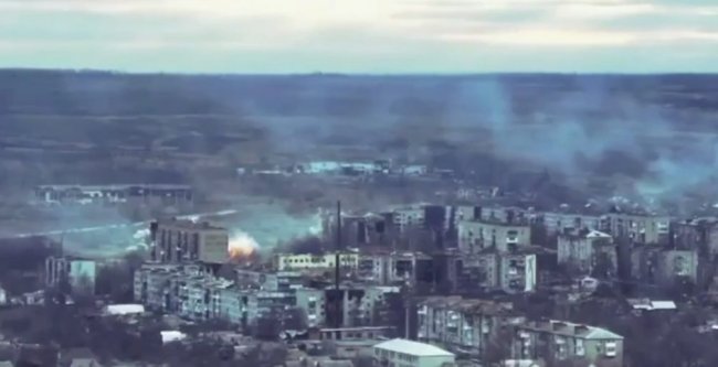 Під Бахмутом тривають важкі бої: військові розповіли про ситуацію на цій ділянці