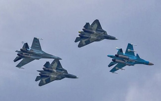Повітряна розвідка та висадка десанту: у Білорусі розпочалися спільні з Росією льотні навчання