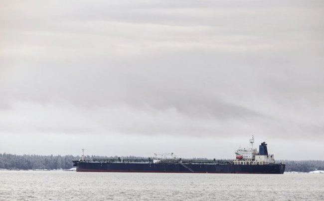 Повні танкери “тіньового флоту” стоять у морі після відмови Індії від російської нафти — Bloomberg
