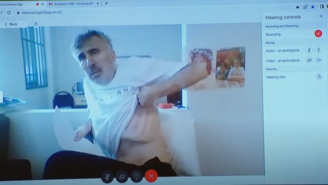 Саакашвілі показал суддям через скайп своє виснажене тіло: трансляцію відразу прервали. Відео