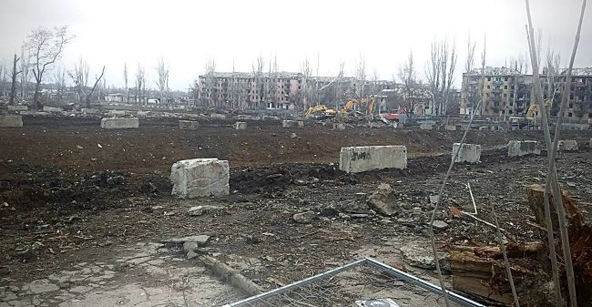 В Маріуполі пролунали потужні вибухи: росіяни підняли в небо авіацію
