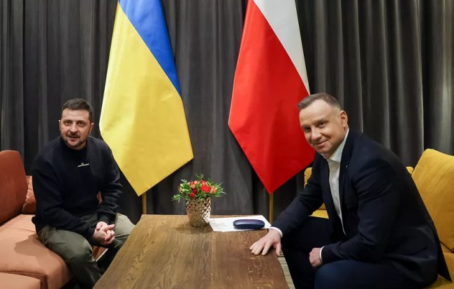 Дорогою в Україну Зеленський зустрівся в Польщі з Дудою: спілкувались більше двох годин