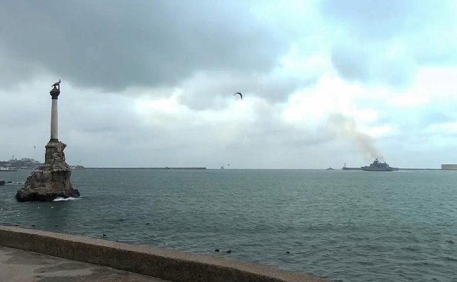 Безпілотники атакували Севастополь: у місті лунають вибухи