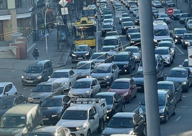 До Києва може завітати Байден: у столиці пробки, біля кордону України американська авіація