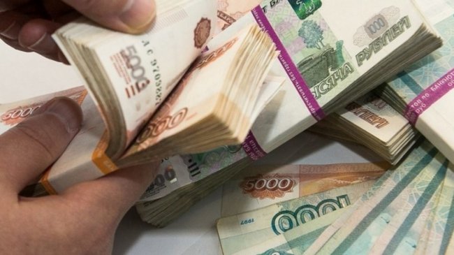 Рубль упав до мінімуму за 10 місяців слідом за доходами від нафти та газу