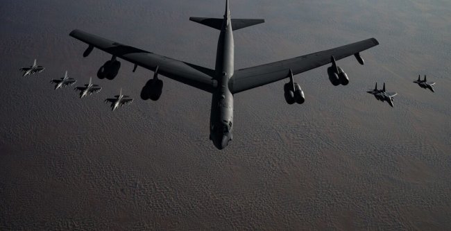 Після виходу Росії з ДСНО США відправили до Європи бомбардувальники з ядерною зброєю