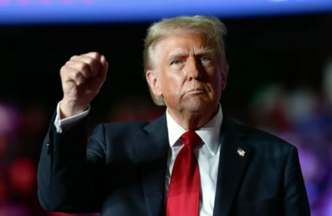 Трамп заявив про «конструктивні переговори» щодо України, але ухилився від запитання про вихід Росії