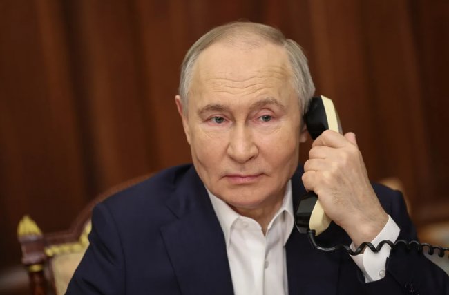 Путін не піде на мир, поки війна не стане для нього надто дорогою – Bloomberg