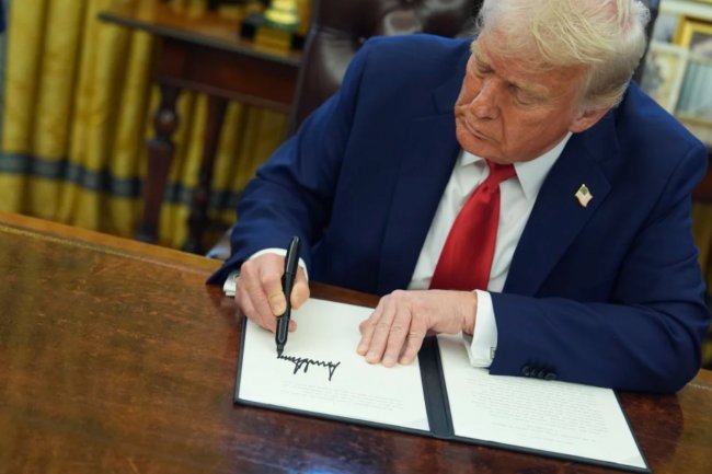 Трамп мріє про третій термін: прихильники готують конституційні зміни
