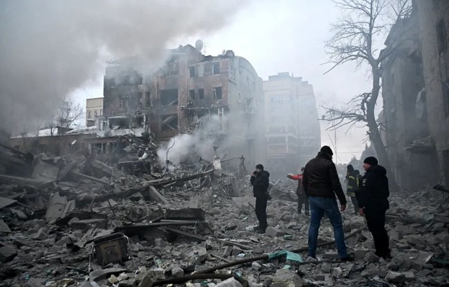 Війна виснажує бюджет РФ: Кремль шукає $16 млрд, поки чекає на компроміс від України – Bloomberg