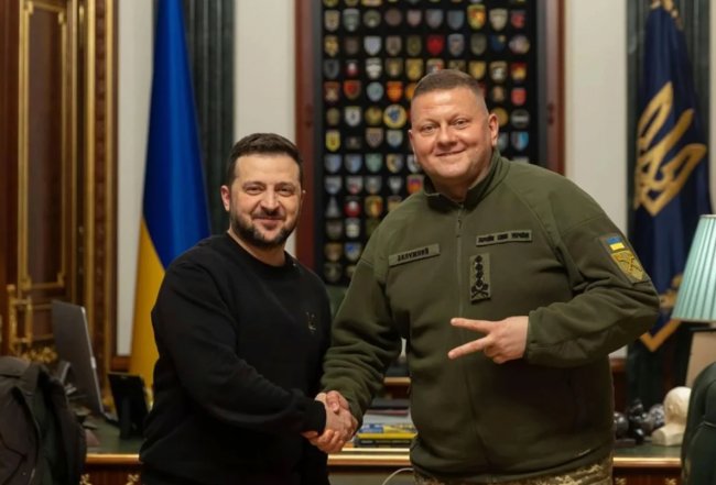 Готовий був викликати військових: Залужний розповів про обшук СБУ в його кабінеті та напругу з Зеленським – AP