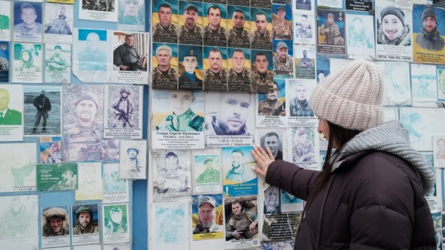 Україна стає країною вдів та сиріт: демографічна катастрофа через війну — CNN