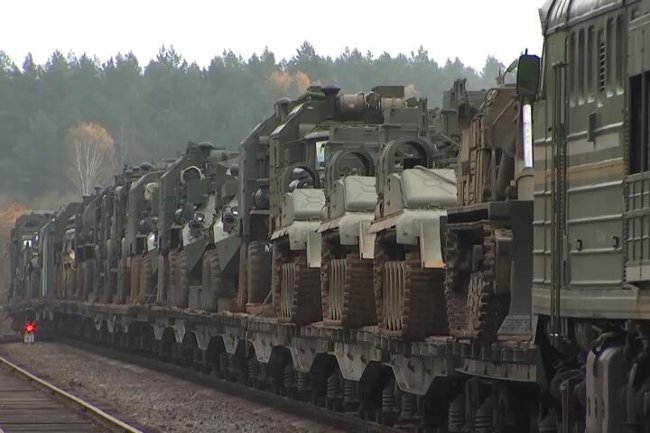 З Білорусі на Донбас йдуть ешелони з технікою та навченими мобіками