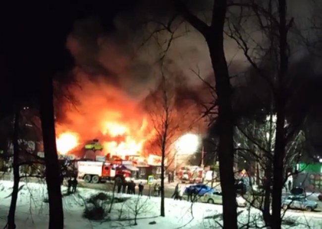 Під російським Брянськом сталася масштабна пожежа. Відео
