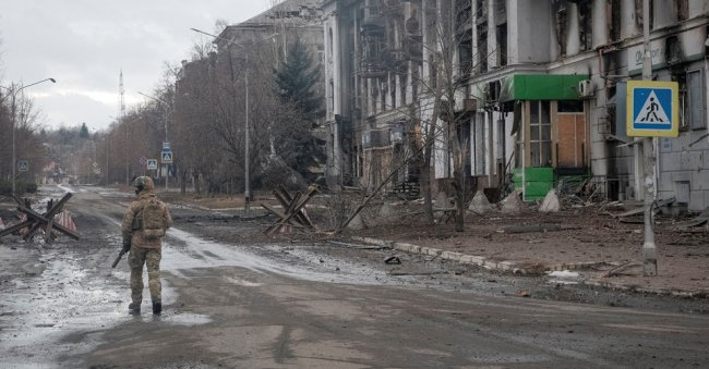 Вагнеровцы взяли под контроль восточную часть Бахмута: линия фронта проходит в центре города
