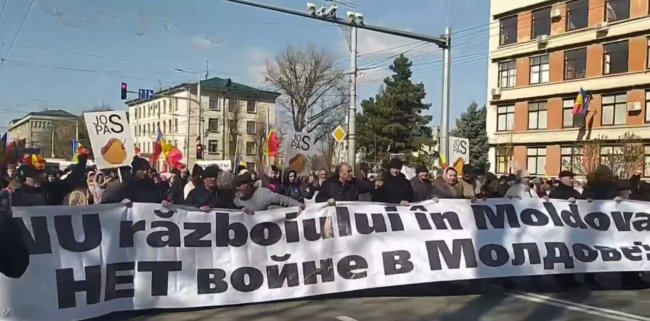 У центрі Кишинева &laquo;протестувальники&raquo; влаштували сутички з поліцією: почалися затримання