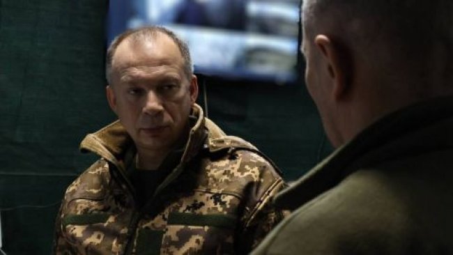 Ворог намагається прорватися до центру Бахмута, – Сирський