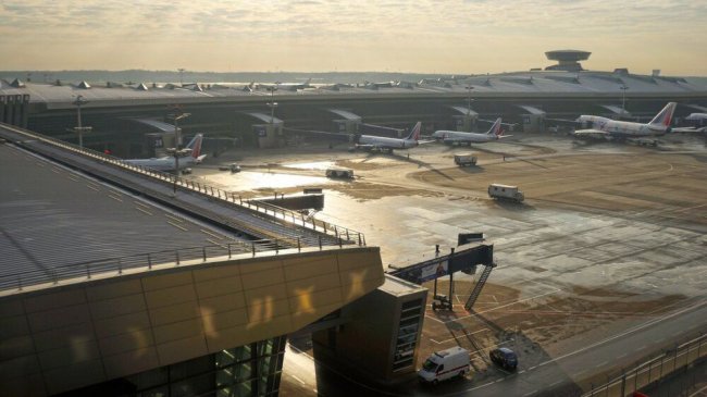 Над аеропортом Внуково у Москві помітили невідомий безпілотник