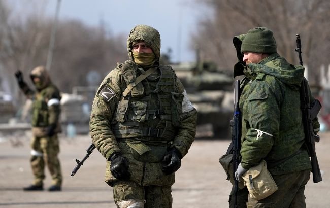 Окупанти на Херсонщині грабують будинки місцевих жителів, щоб купувати алкоголь