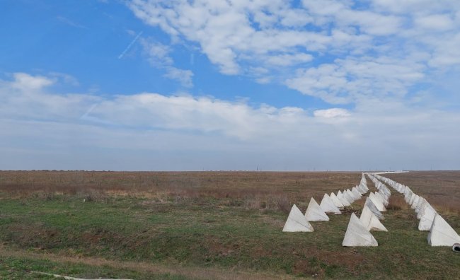 У Криму на Ак-Монайському перешийку перед Керчю росіяни звели &laquo;зуби дракона&raquo;