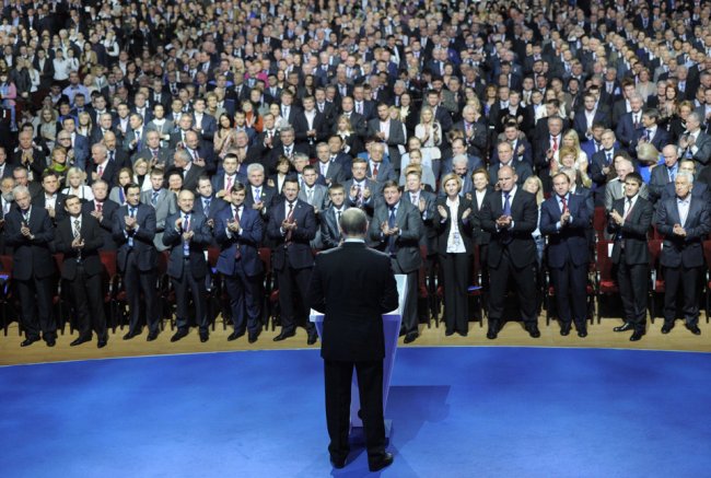 Російський корабель узяв курс на айсберг: після ордера на арешт Путіна еліти впали в депресію