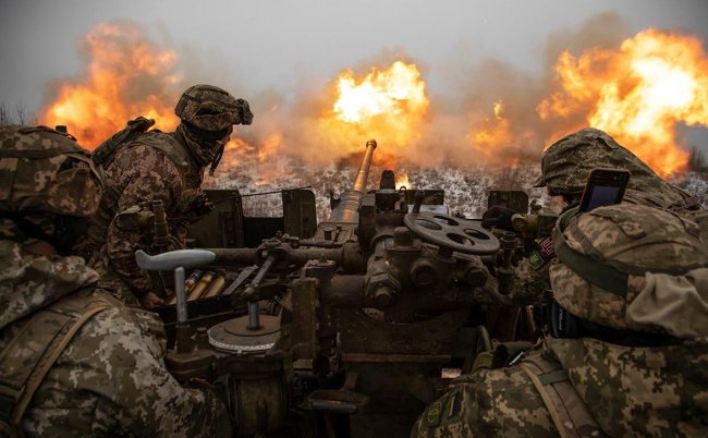 Росіяни під Бахмутом іноді накривають артилерією свої штурмові групи