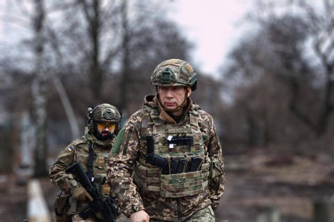 Росіяни під Бахмутом видихаються, незабаром Україна цим скористається, – Сирський