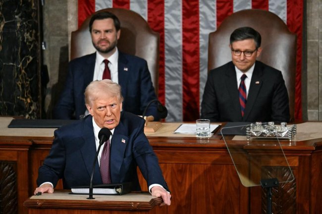 Трамп підтвердив припинення військової допомоги Україні: Хочете ще 5 років війни?