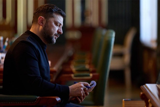 Зеленський підписав закон про обов’язкову евакуацію населення з зон бойових дій: деталі