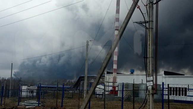 Під Брянськом палає птахофабрика. Відео