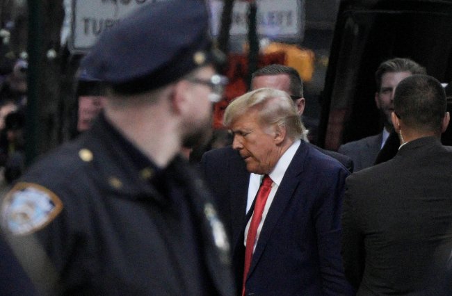 Сегодня Трампу предъявят обвинения по 34 пунктам и сообщат об аресте