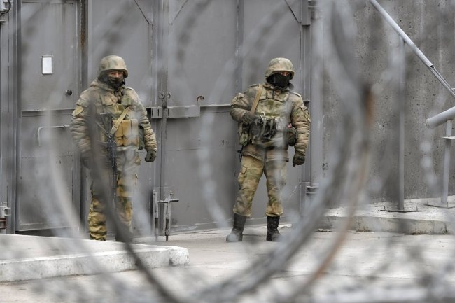 Окупанти встановлюють додатковий паркан на під’їзді до ЗАЕС