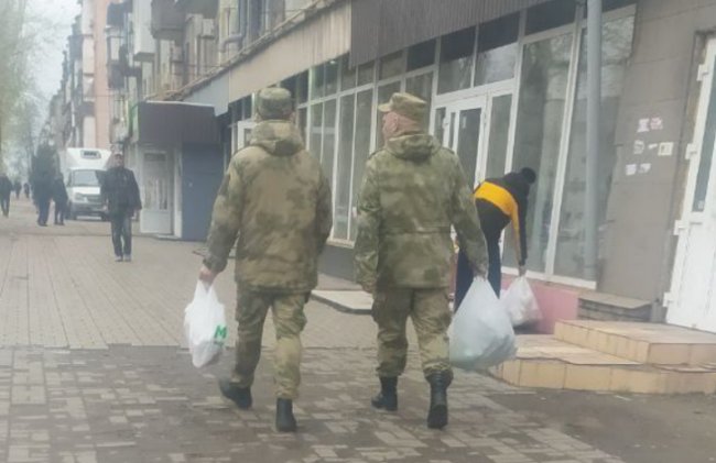 У Маріуполі загадково зникають російські військові