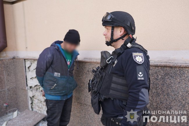 Поліція Сум затримала мародера, який обікрав пораненого під час ракетного удару