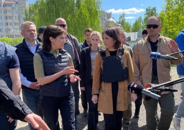 Глава МИД Германии Анналена Бербок внезапно прилетела в Киев