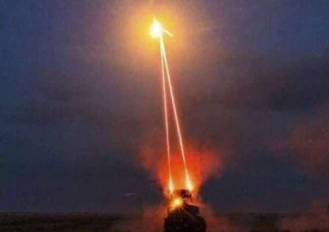 Вночі росіяни атакували Київ безпілотниками: є руйнування і постраждалі