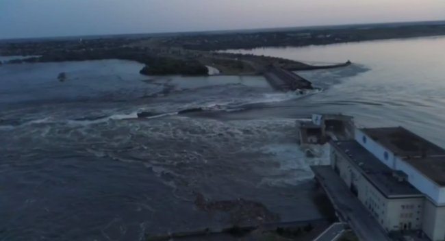 Росіяни підірвали Каховську ГЕС. Відео
