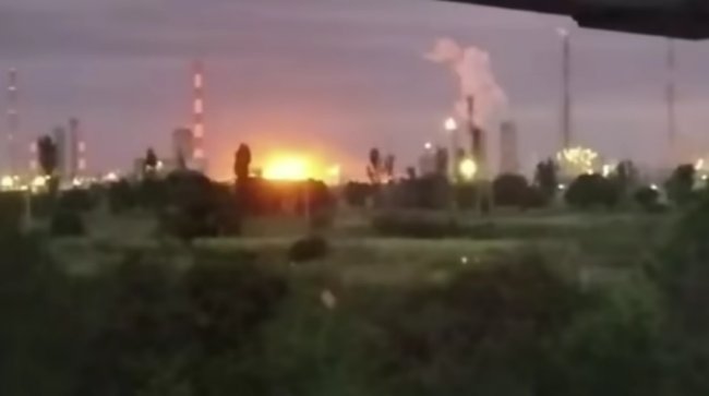 Українські дрони вночі вразили два об’єкти ВПК Росії