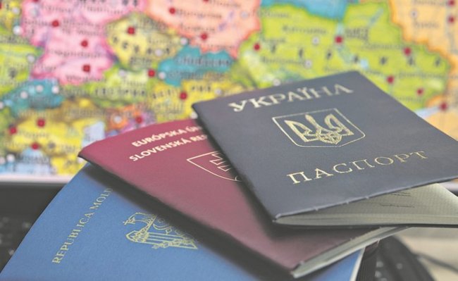 Закон про множинне громадянство: у Раді спростували фейки щодо російських паспортів, військових обов’язків та землі