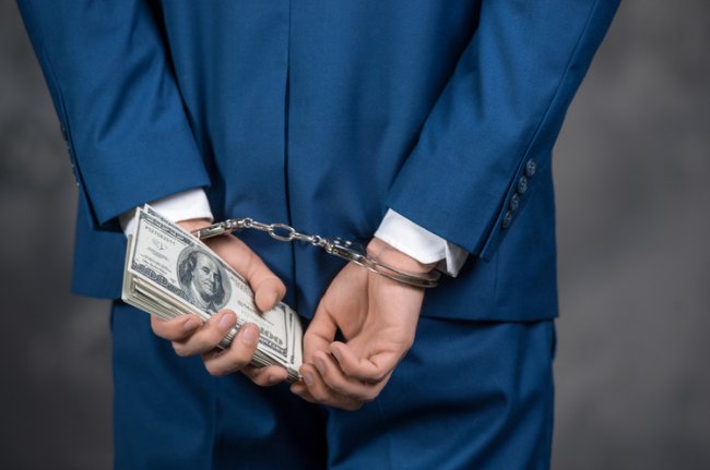 АРМАgeddon: захоплення Будинку Профспілок і фіктивна продаж Укрбуду