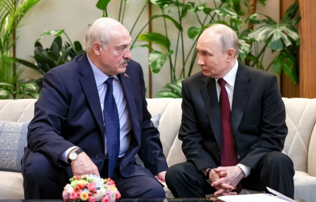 Росія тисне на Білорусь, щоб відкрити новий фронт війни проти України — WSJ