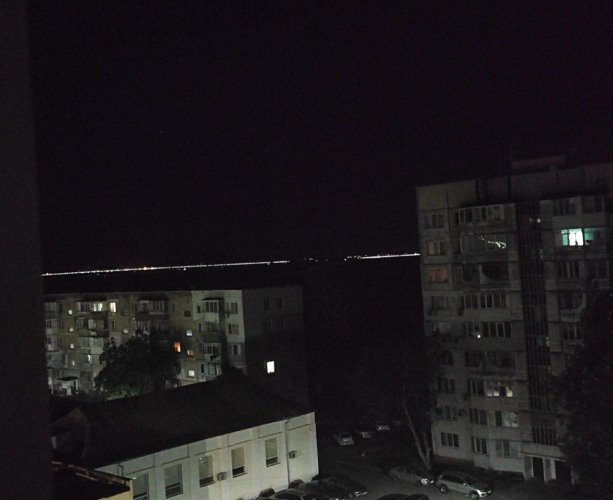 На Кримському мосту зупинено рух: повідомляють про вибухи