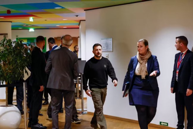 Європейська комісія звільнила перекладачку за підозрою у шпигунстві на закритій зустрічі із Зеленським