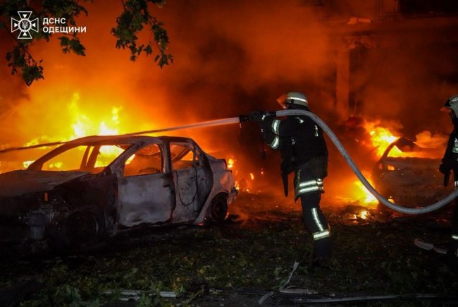 Росія атакувала Одесу ударними дронами: пошкоджено автомобілі та будівлі