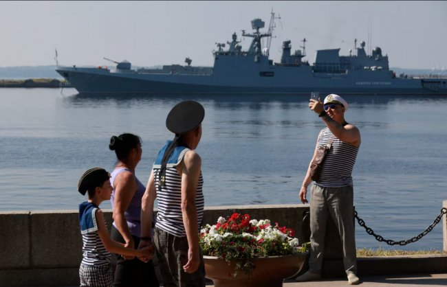 Атака на Санкт-Петербург: як українські дрони зірвали військово-морський парад Путіна