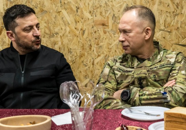 Старі діди vs інновації: чому Зеленський змінив Головнокомандувача – NYT