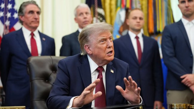 &laquo;Розумніша стратегія — угода&raquo;: Трамп раптом зупинив удари по Ірану