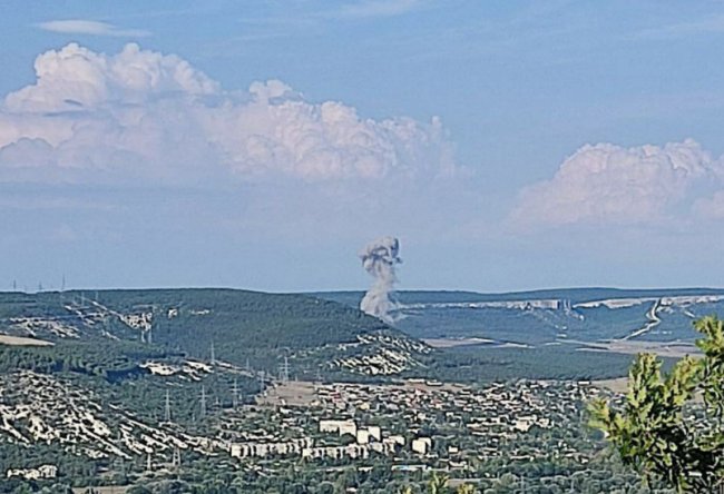 Під Севастополем пролунав потужний вибух