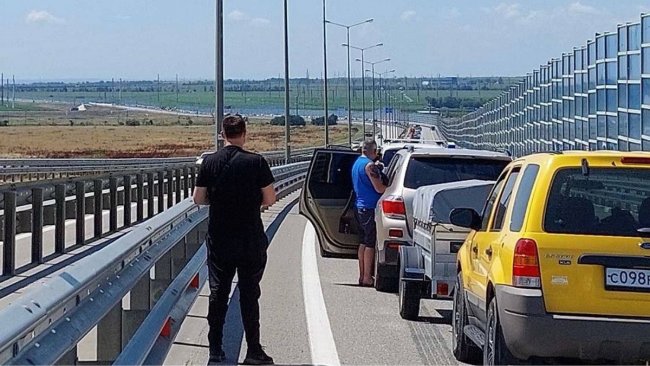 На Кримському мосту знову закрили рух